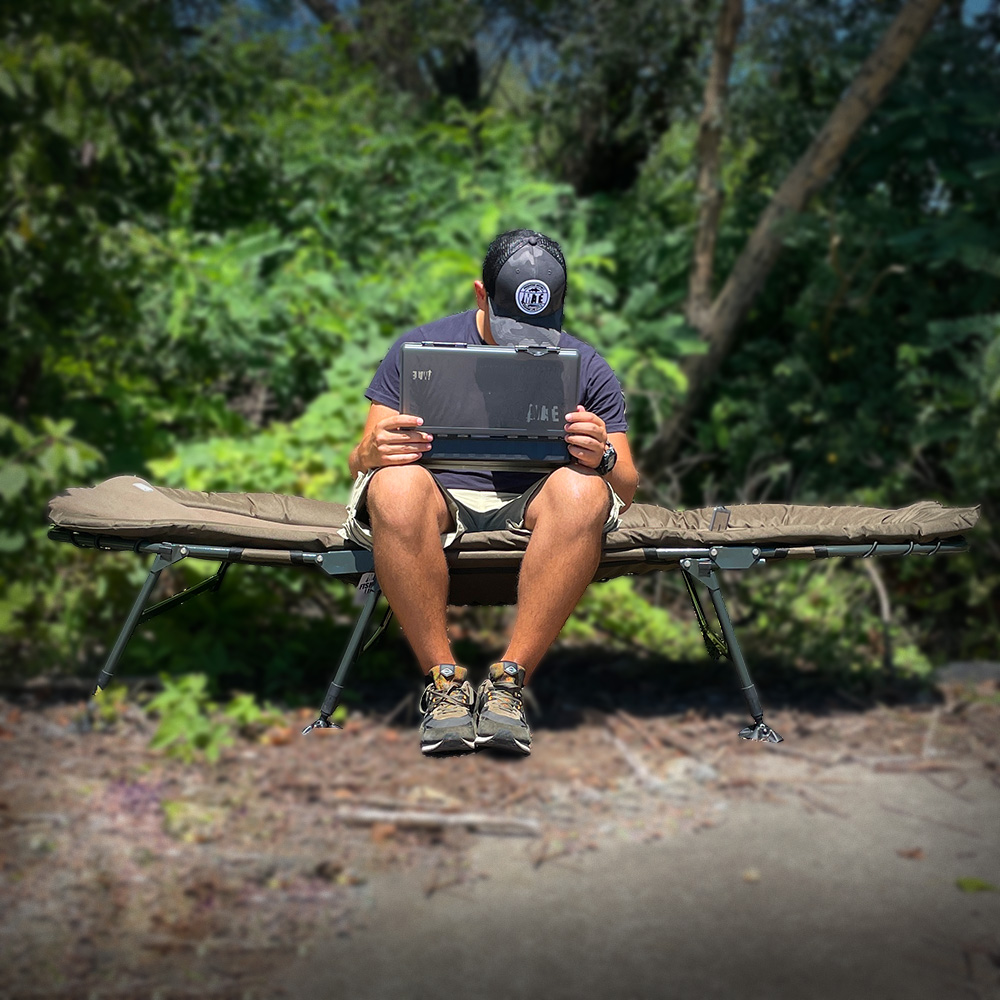 MATE GOLIATH W/PILLOW BEDCHAIR