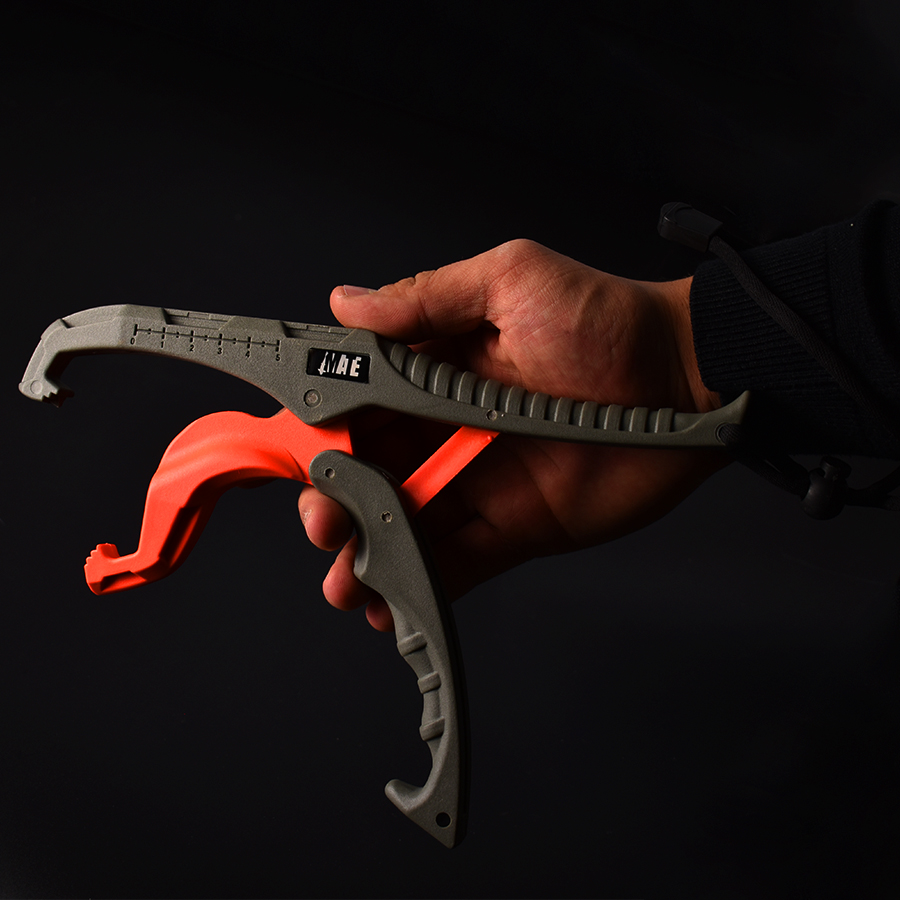 MATE PLASTIC FISH LIP GRIP 9.5″