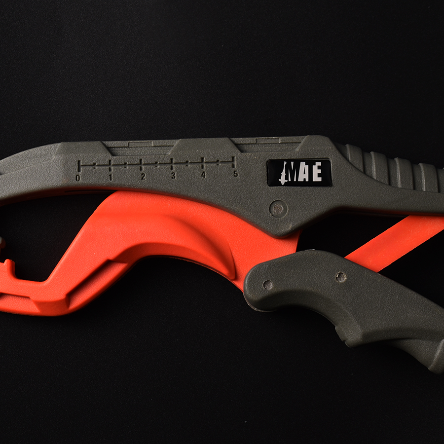 MATE PLASTIC FISH LIP GRIP 9.5″